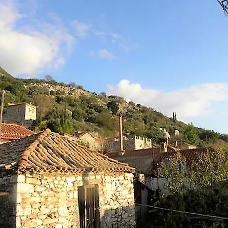 Lejlighed Mani's House A Beautiful Maisonette In A Two Storey House Stoúpa