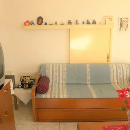 Lejlighed Mani's House A Beautiful Maisonette In A Two Storey House *