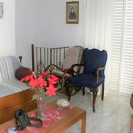 Mani's House A Beautiful Maisonette In A Two Storey House Στούπα