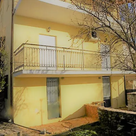 Mani's House A Beautiful Maisonette In A Two Storey House Διαμέρισμα